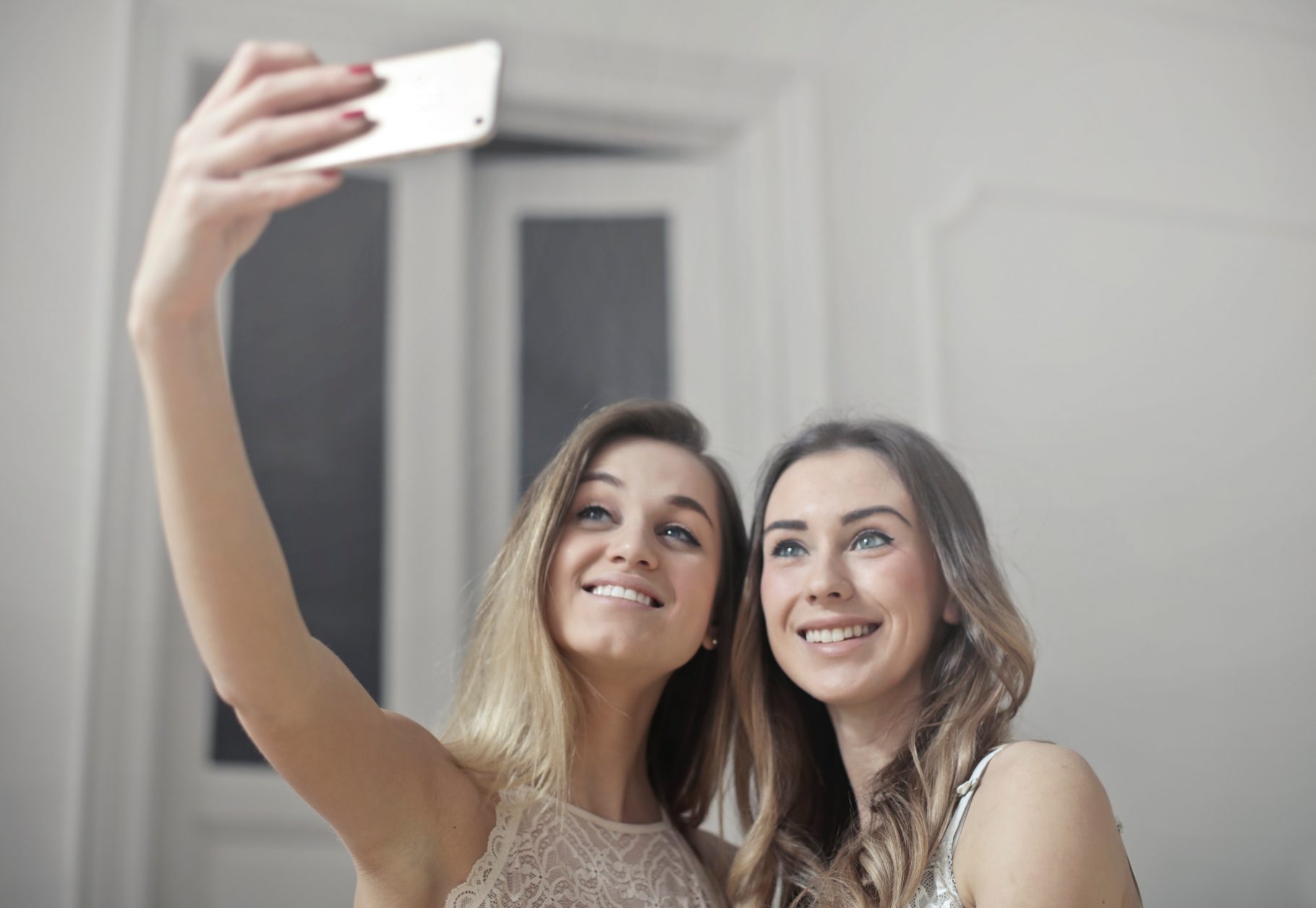 Are you sure this is a selfie and not professionally done?